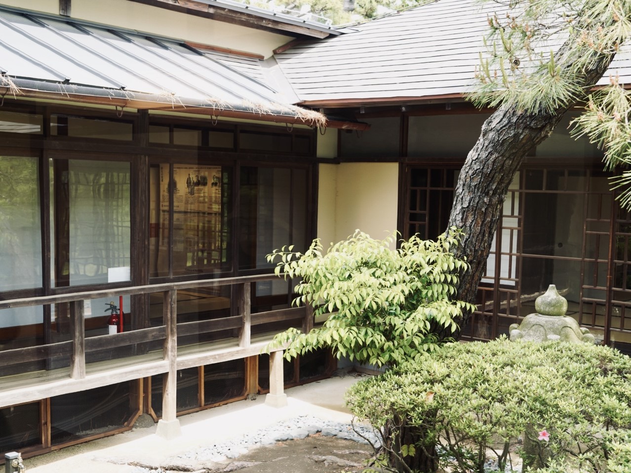 中庭（ミレイ）